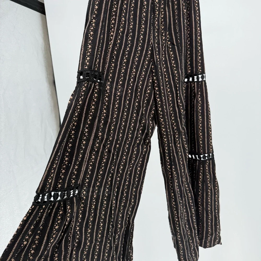 Black and Tan Wide Leg Pants with Crochet Inset - Picture 4 of 9